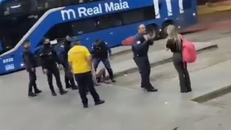 Guardas dão tapa na cara, chutam e pisam homem na rodoviária de Juazeiro do Norte