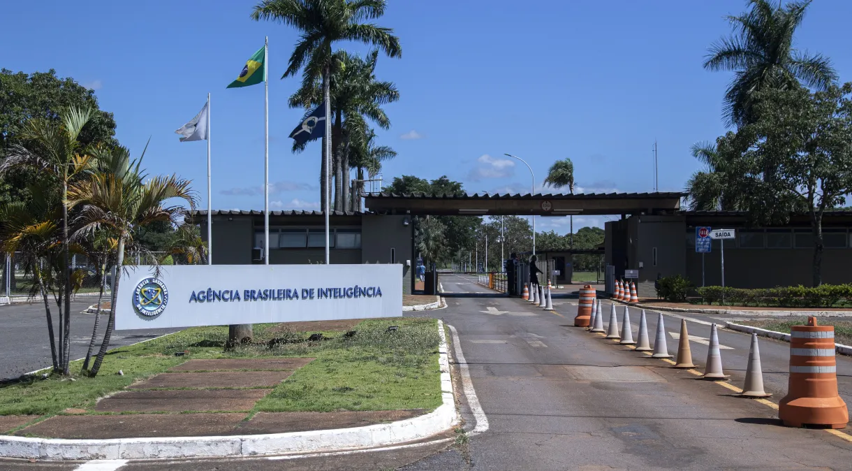 Polícia Federal diz que Abin atuou ilegalmente em favor de filhos de Bolsonaro
