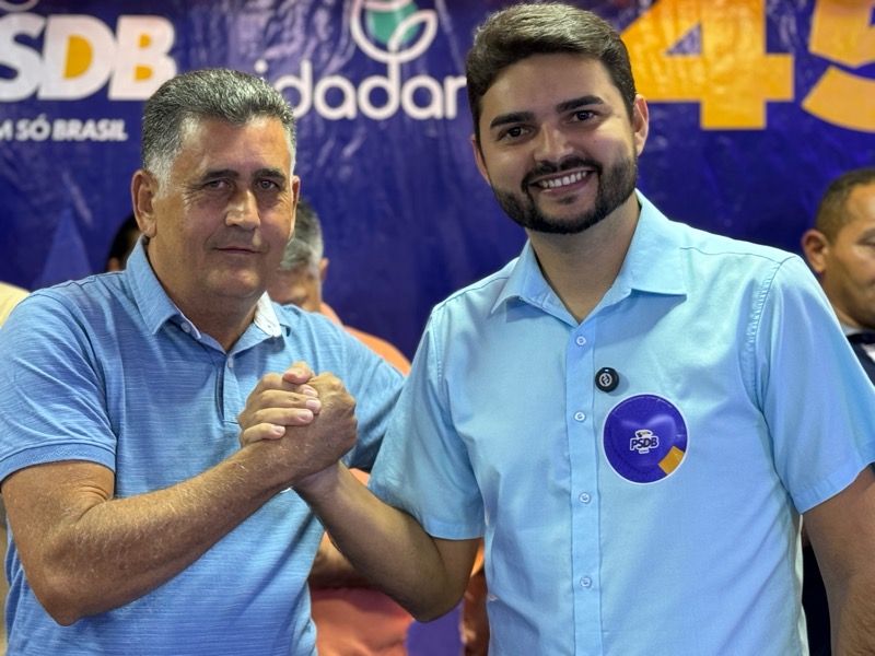 Lucas Brasil oficializa candidatura a prefeito do Crato, com Luciano Saraíva na vice
