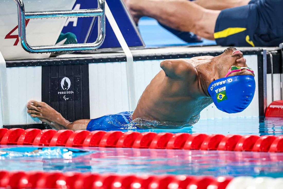 Nadador Gabriel Araújo conquista 1º ouro do Brasil na Paralimpíada