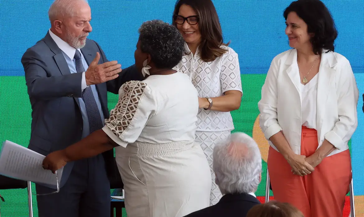 Macaé Evaristo toma posse como ministra dos Direitos Humanos