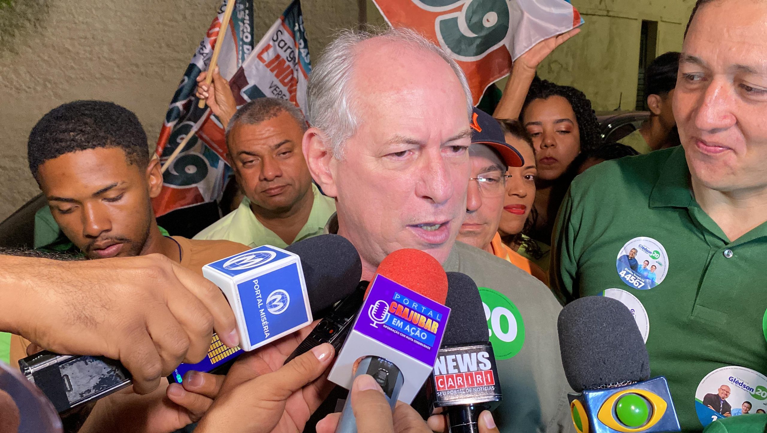 Ciro Gomes participa de caminhada de apoio a Glêdson Bezerra em Juazeiro do Norte