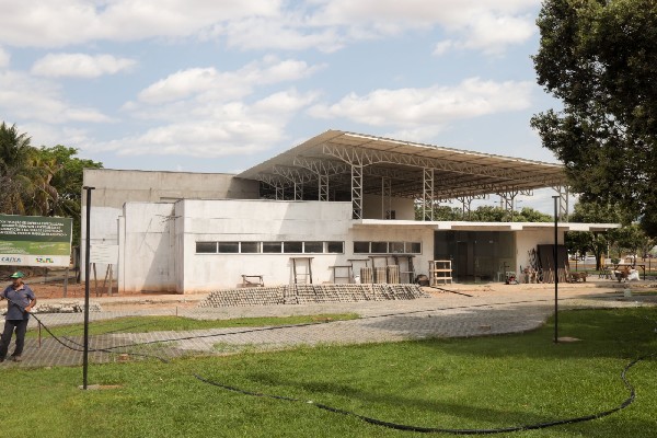 Obra do Centro Especializado de Reabilitação, em Juazeiro do Norte, está próxima dos 90% de conclusão