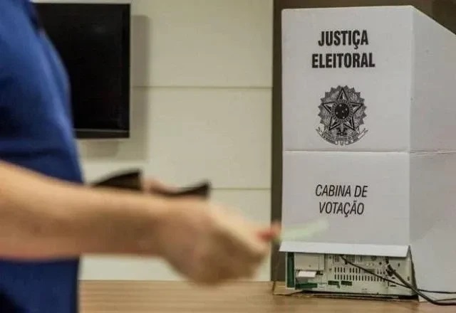 Eleições 2024: eleitores não podem levar o celular para a cabine de votação