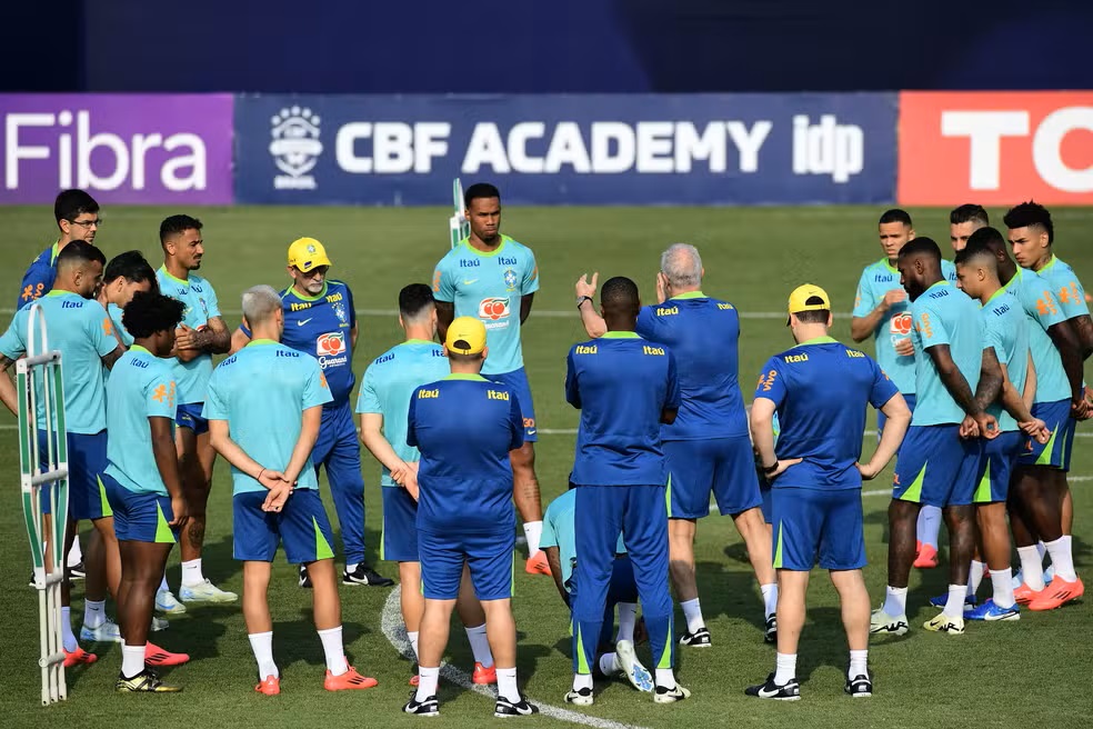 Desfalcada, Seleção faz primeiro treino no CT do Palmeiras antes de enfrentar o Chile