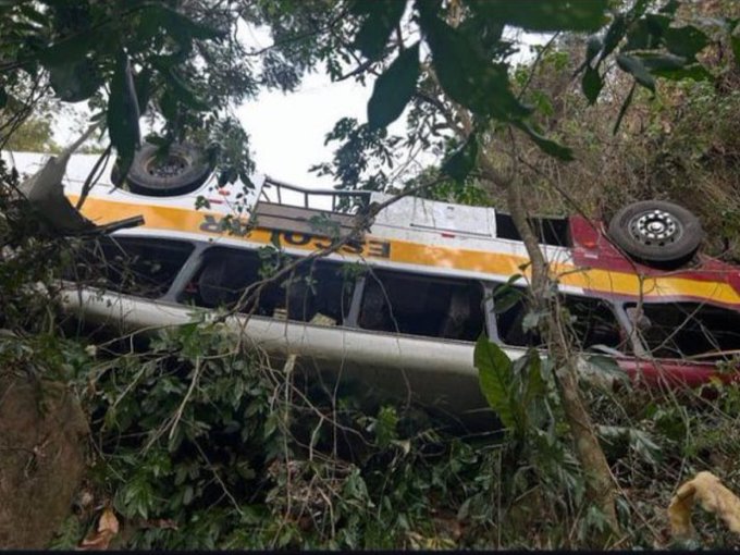 Acidente com ônibus deixa 17 mortos na Serra da Barriga, em Alagoas