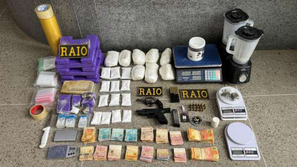 Suspeito é preso pela PMCE com 14 kg de drogas e duas armas de fogo em Iguatu