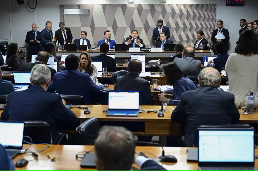 Comissão do Senado aprova regulamentação da reforma tributária