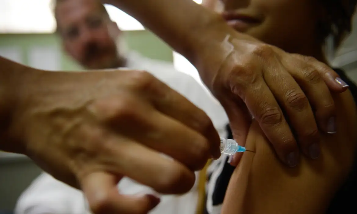 Brasil está perto de alcançar a meta de vacinação contra o vírus HPV