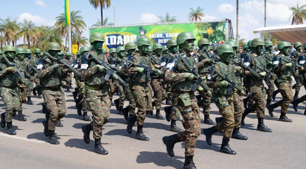 73% apoiam idade mínima para aposentadoria militar, diz Datafolha