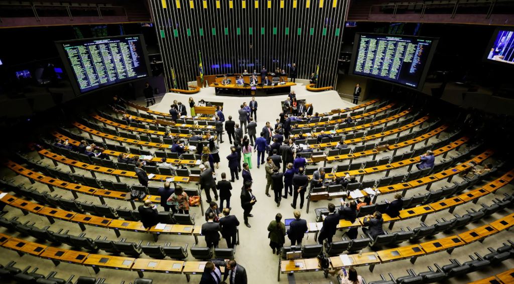 Câmara dos Deputados aprova castração química para pedófilos; texto agora segue para o Senado