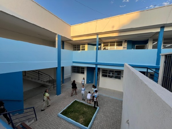 Prefeitura do Crato entrega reforma e ampliação da Escola 8 de Março