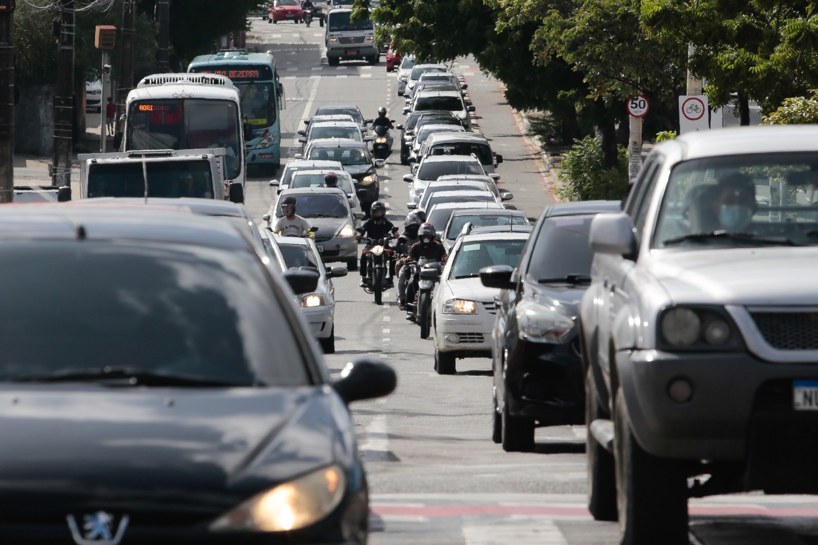 Licenciamento de veículos automotores com placas final 2 vence nesta quinta-feira (10)