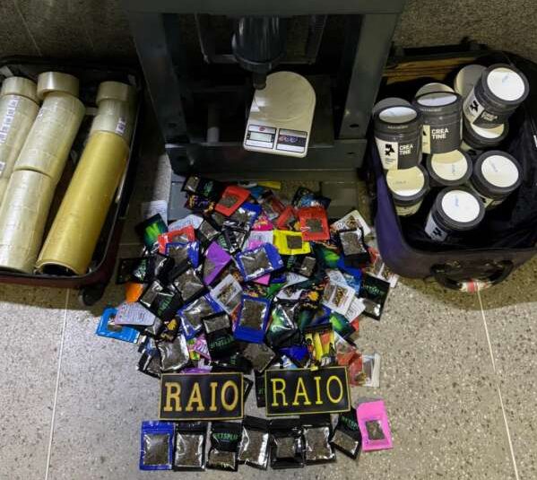 Polícia prende suspeito que escondia drogas enterradas no quintal de residência em Iguatu
