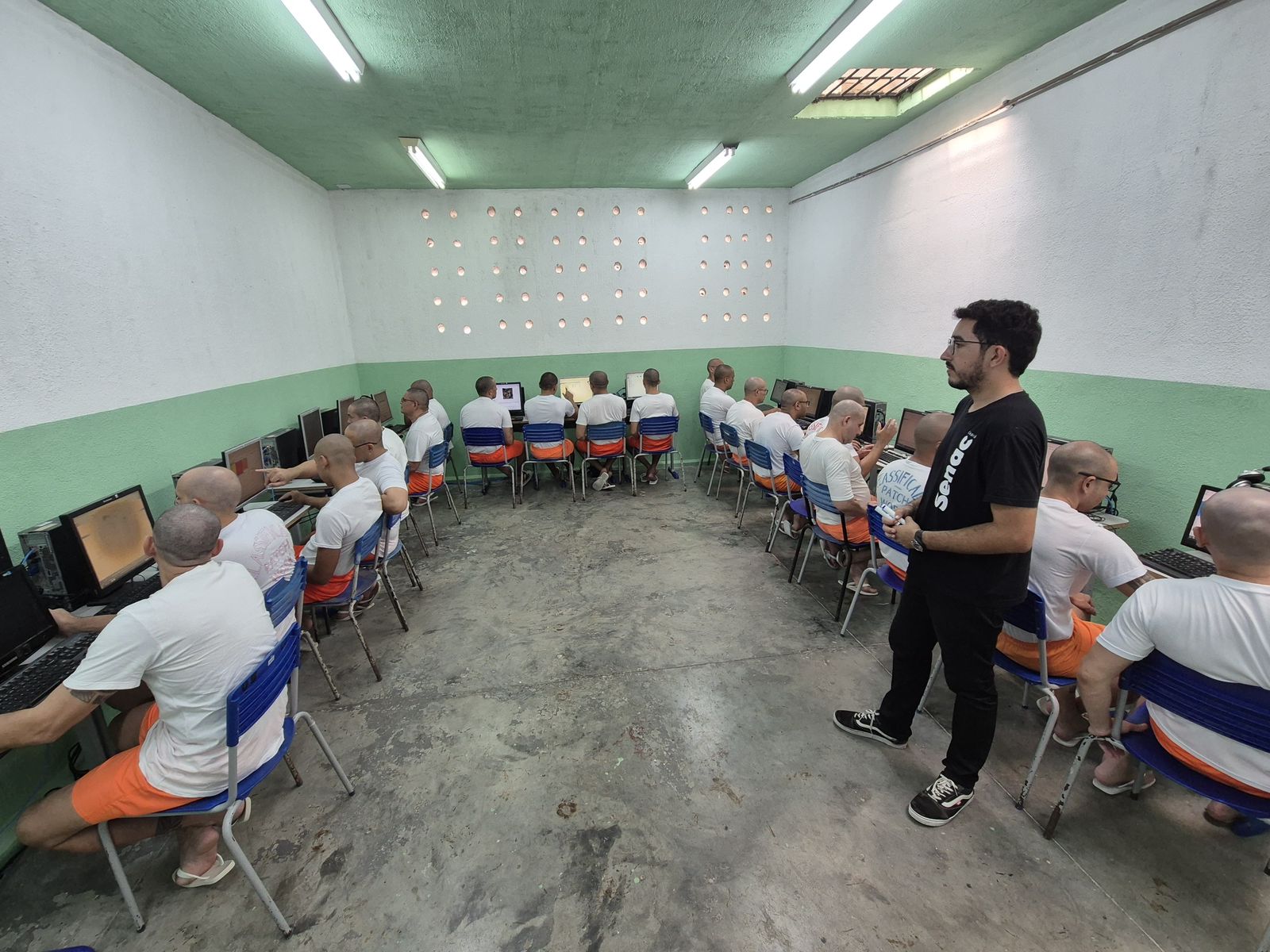 Sistema prisional do Ceará promove curso de informática para internos via SAP e Senac