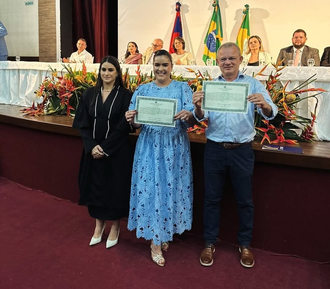 Prefeita reeleita de Jati, Mônica Mariano, participa da cerimônia de diplomação