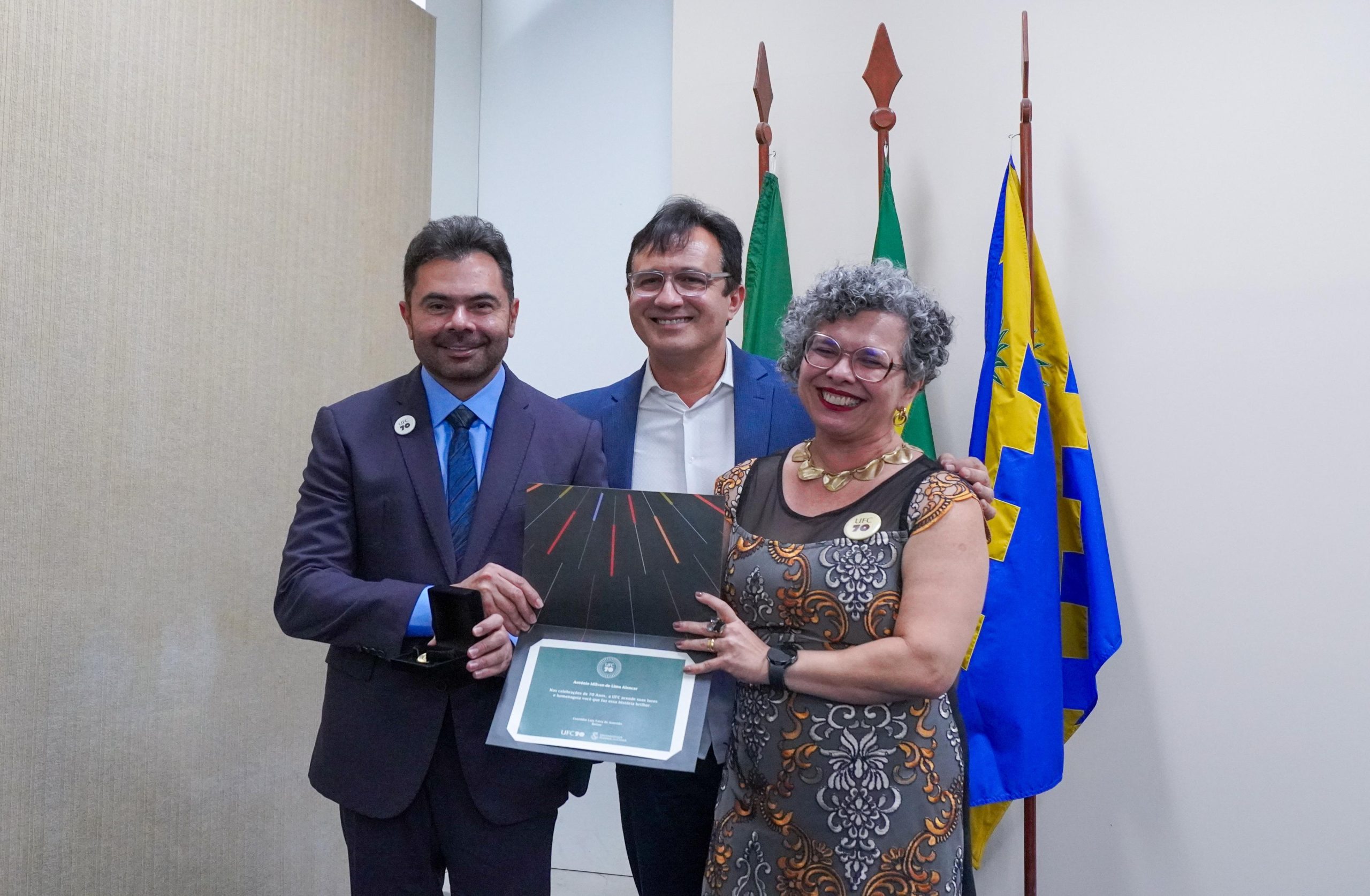 Deputado Idilvan Alencar é homenageado pela UFC