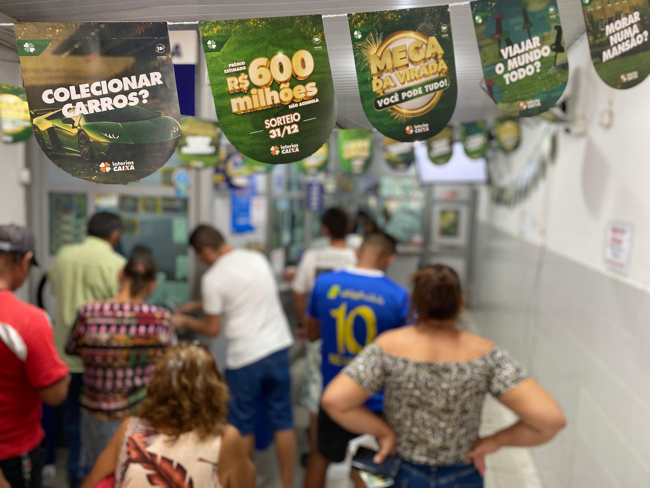 AO VIVO: apostadores vão às lotéricas de Juazeiro do Norte para jogar na Mega da Virada, com prêmio de R$ 600 milhões