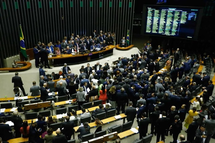 Câmara aprova taxação de 15% sobre lucro de multinacionais