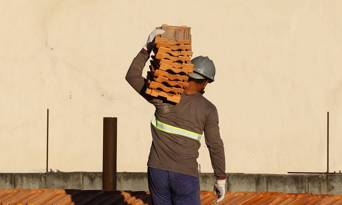 Com alta nos materiais e mão de obra, preços da construção variam 0,35% em março