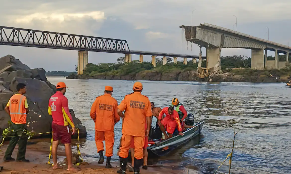 Marinha confirma 11 mortos na queda de ponte