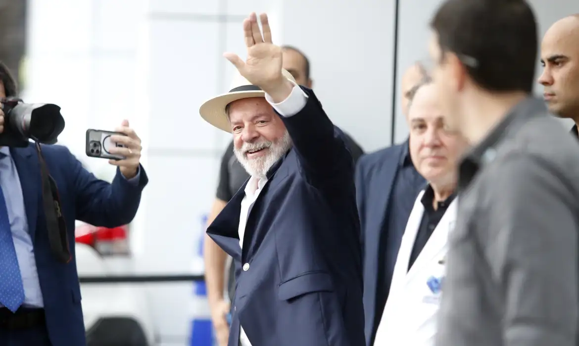 Após alta hospitalar, Lula passa a semana em São Paulo