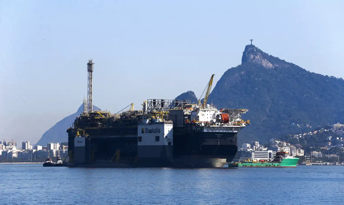 União deve leiloar 78 milhões de barris de petróleo em 2025