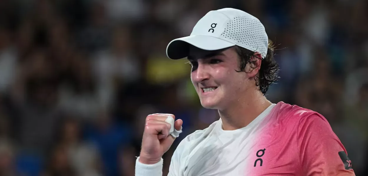 Aos 18 anos, João Fonseca entra no top 100 do ranking mundial de tênis
