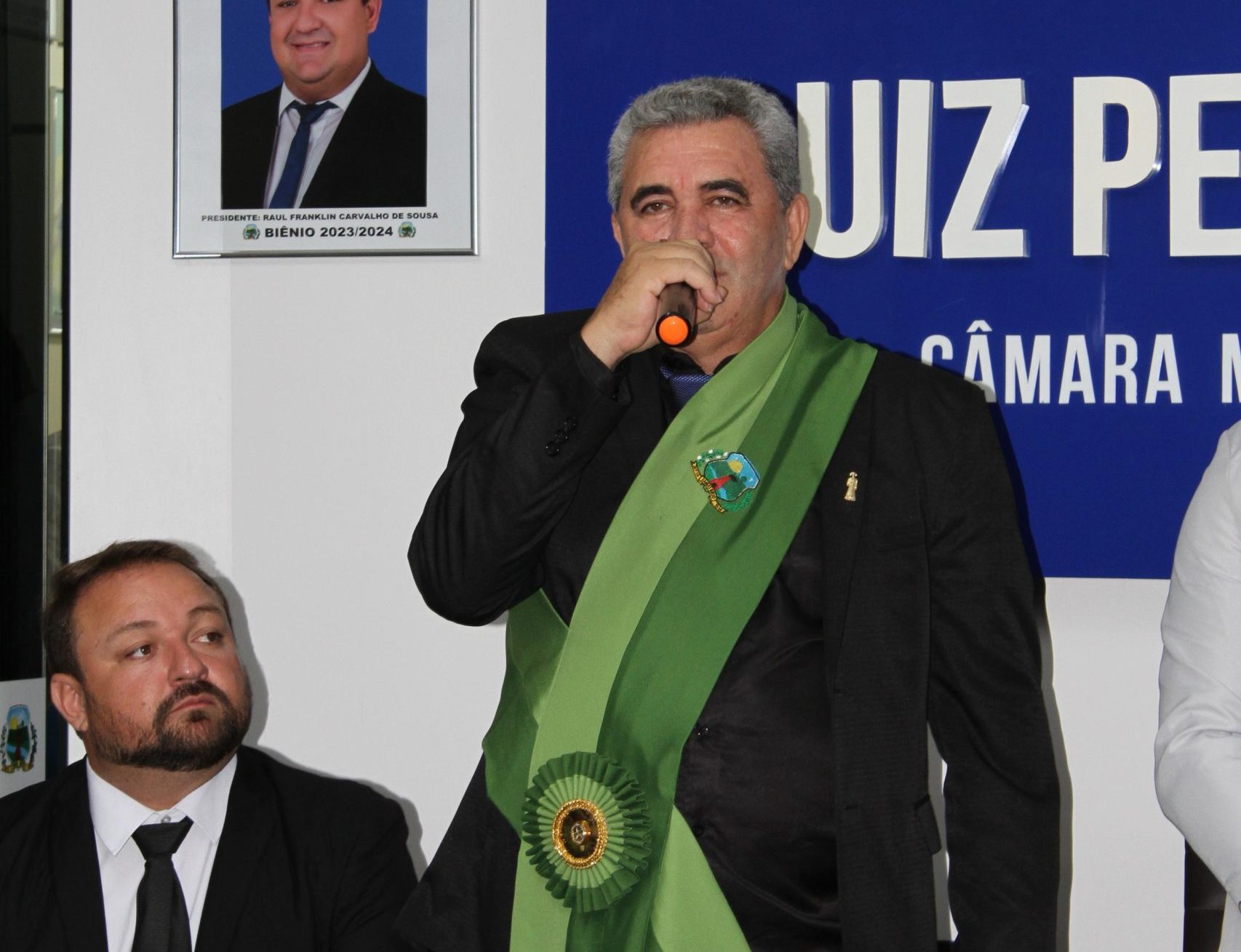 Deda Pereira é empossado para segundo mandato como prefeito de Farias Brito