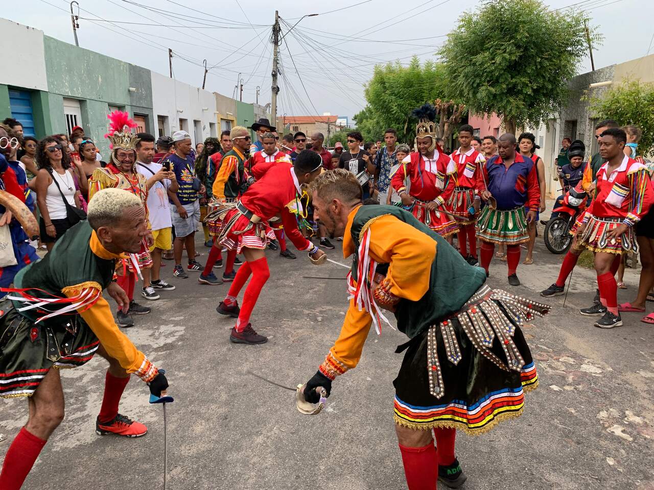 AO VIVO: grupos de reisado realizam desfiles no Dia de Reis, no bairro João Cabral