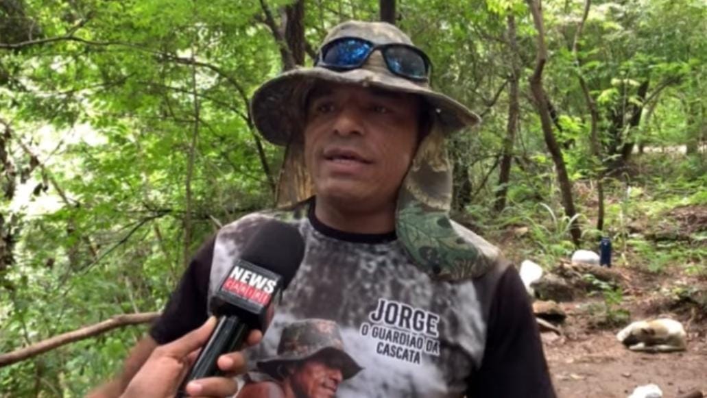 Saiba quem é o “Guardião da Cascata”, que realiza trabalho de preservação ambiental em Crato