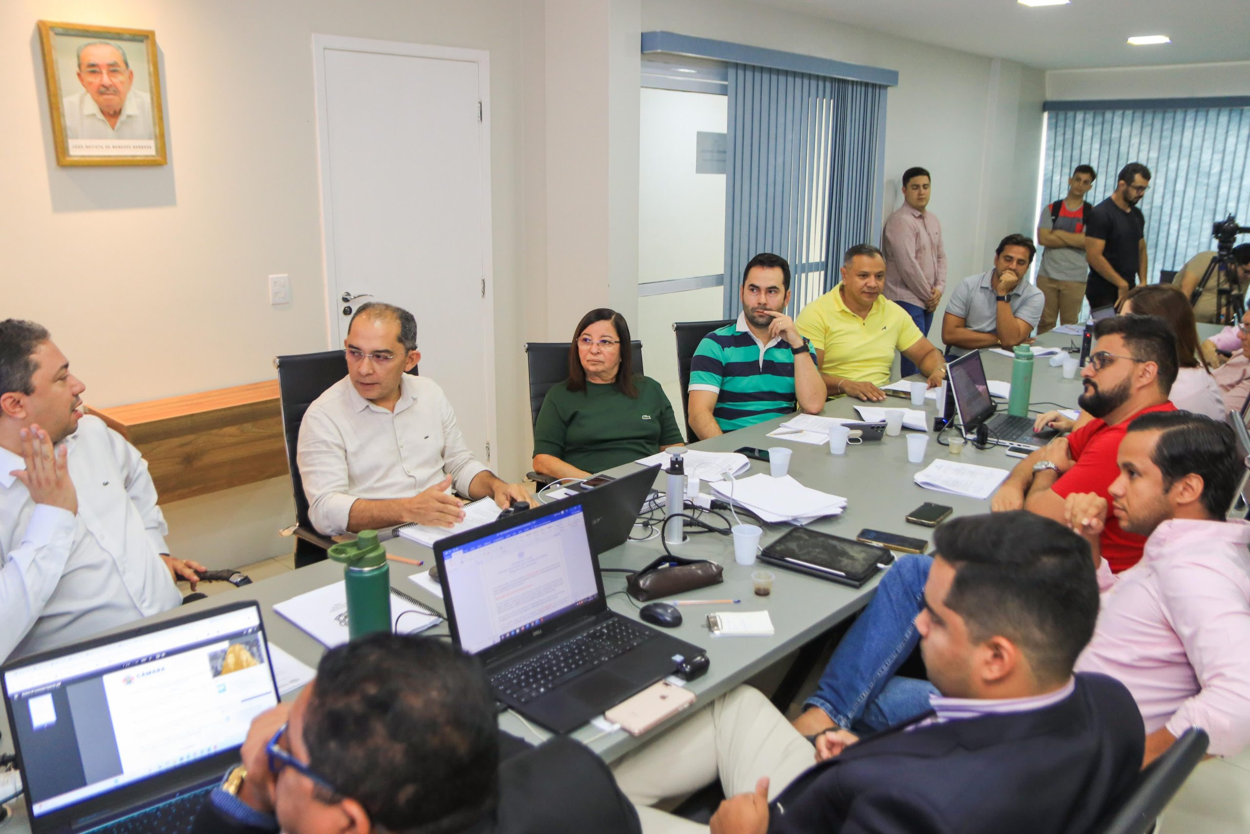 Durante recesso parlamentar, Comissão Especial da Câmara de Juazeiro do Norte não para o trabalho do Novo Regimento Interno