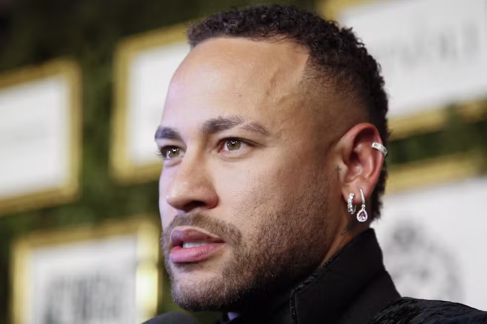 Presidente do Santos anuncia volta de Neymar ao clube