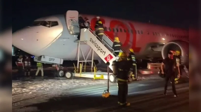 Avião que ia para Fortaleza colide com carro de manutenção durante decolagem no Rio de Janeiro