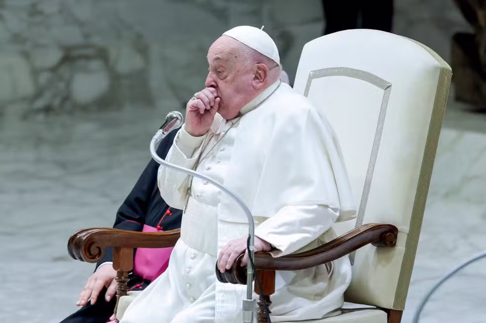 Papa Francisco está com infecção polimicrobiana e Vaticano diz que situação clínica é ‘complexa’