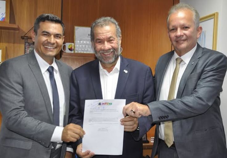 Prefeito Salviano Alencar anuncia instalação de posto do INSS em Potengi, ao lado do ministro Carlos Lupi e do deputado André Figueiredo