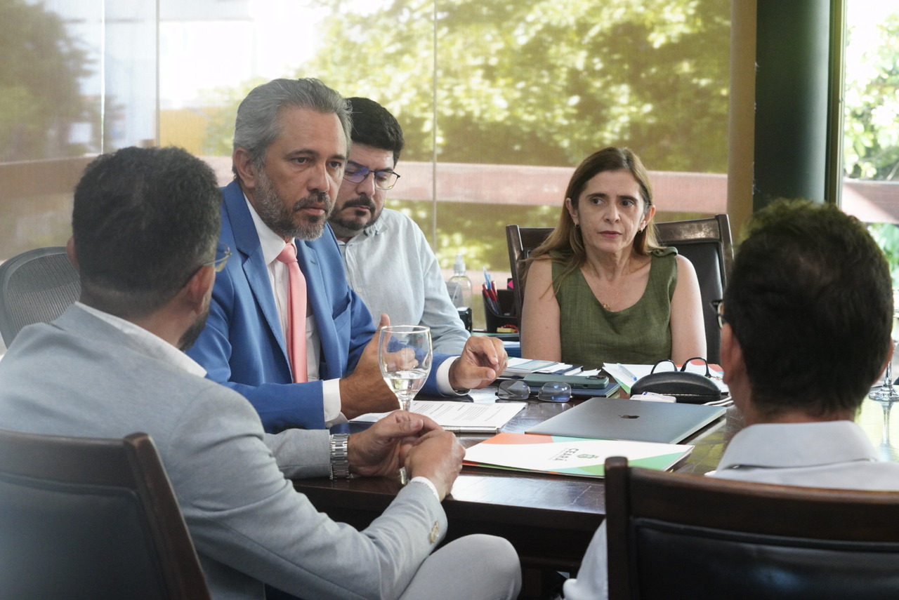 Governador Elmano anuncia reajuste de 6,27% do piso salarial para professores da rede pública estadual
