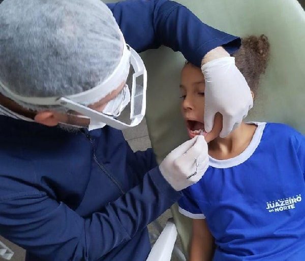Rede municipal de Juazeiro do Norte recebe atendimento odontológico por meio do Programa Saúde na Escola
