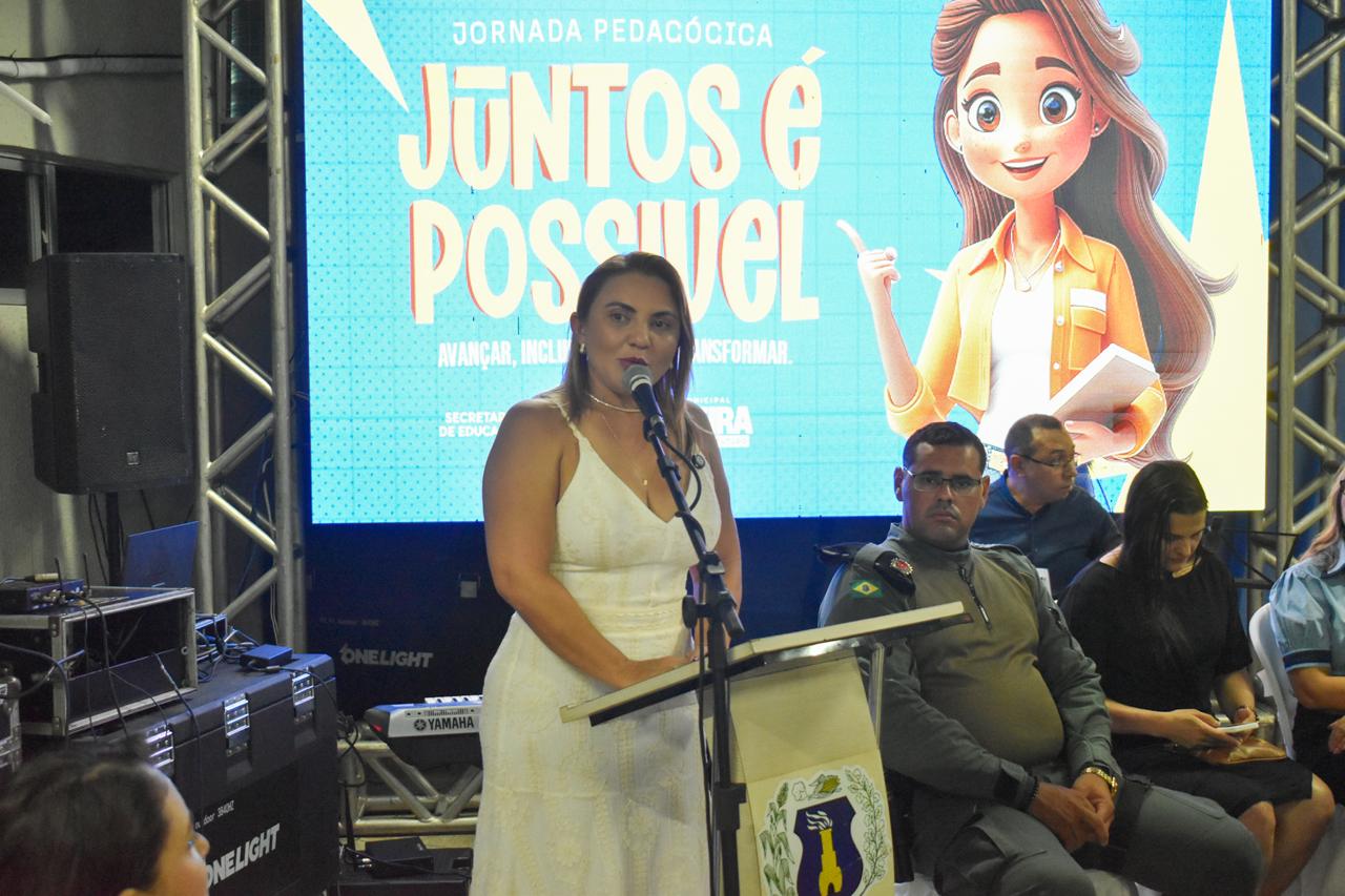 Prefeita Késia anuncia reajuste de 6,4% para profissionais da educação e 7,5% para todos os servidores de Altaneira