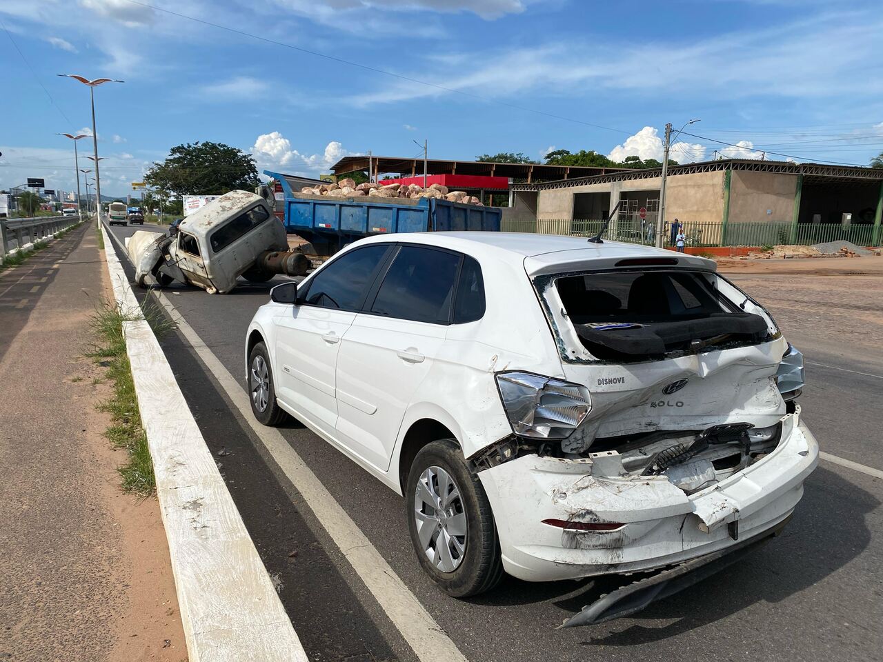 AO VIVO: acidente entre três veículos é registrado na avenida Leão Sampaio, em Barbalha