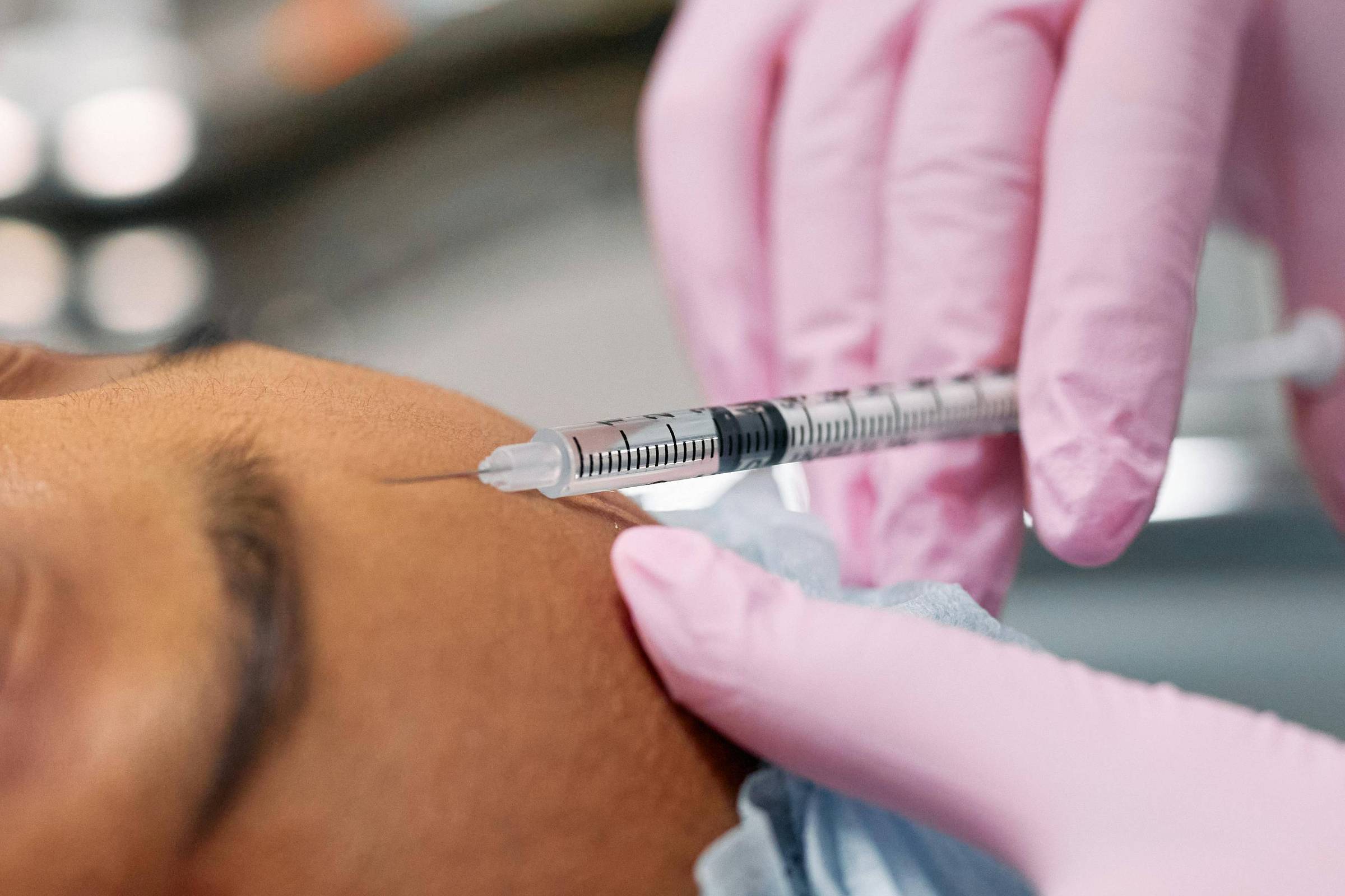 Anvisa emite alerta após casos de botulismo na aplicação de botox