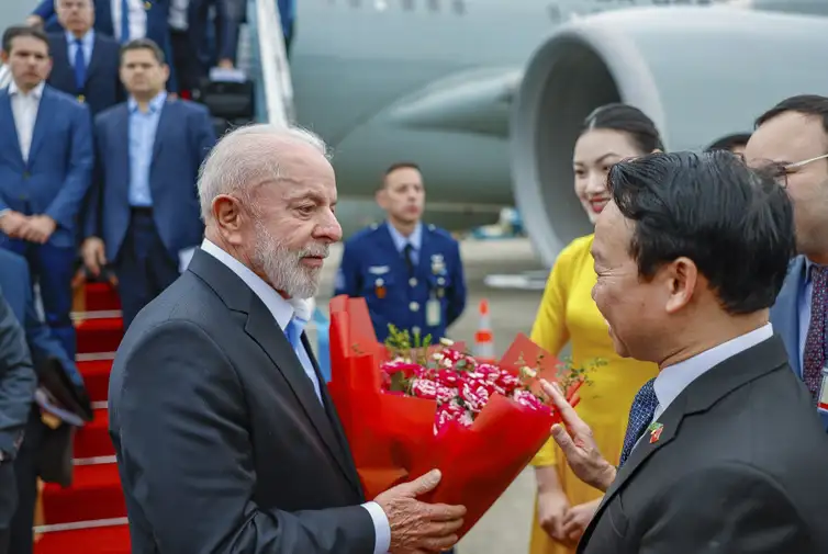 Lula visita Vietnã para elevar nível da relação com o país