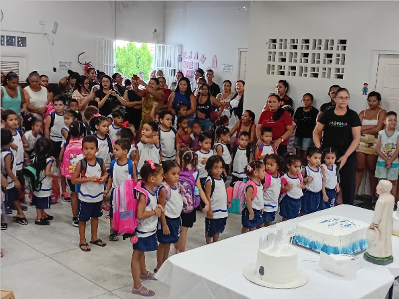 Escolas municipais de Juazeiro celebram aniversário de Padre Cícero com corte do bolo e atividades culturais