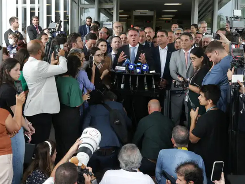 Após virar réu, Bolsonaro nega decreto de golpe de Estado