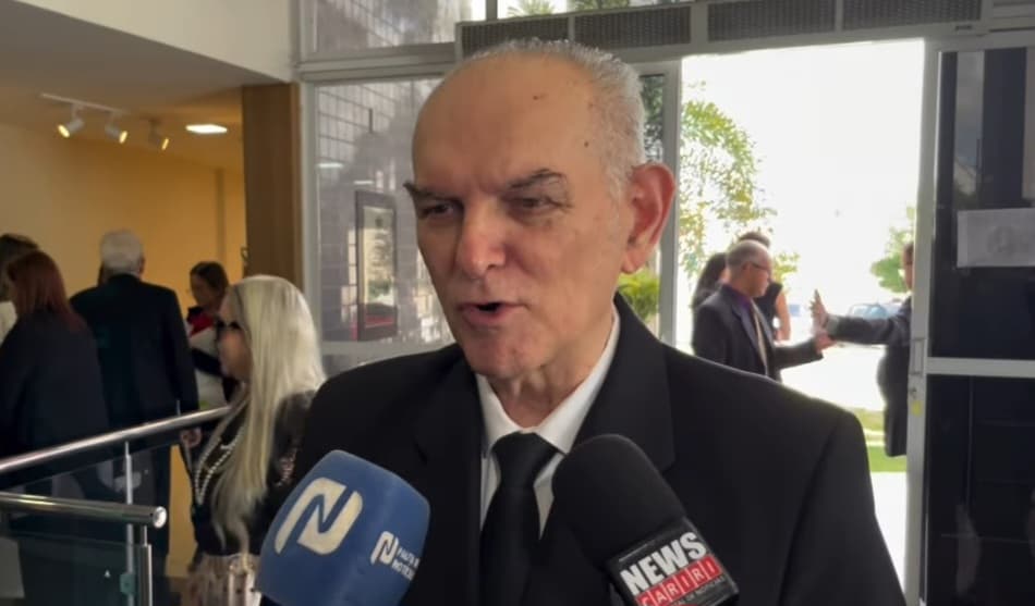 Radialista João Hilário recebe Medalha Padre Cícero, concedida pelo TRE-CE