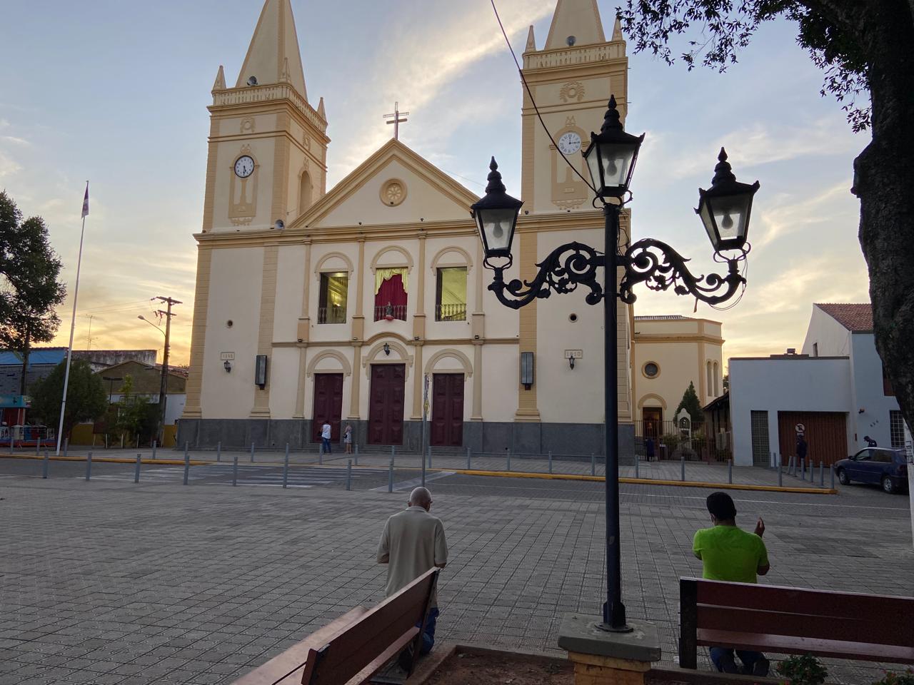 Catedral de Nossa Senhora da Penha, no Crato, é fechada para vistoria técnica após desabamento parcial do forro
