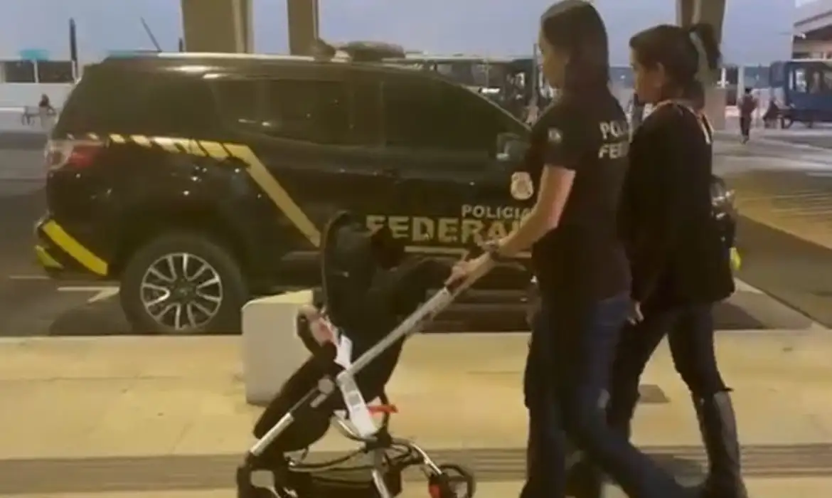 Polícia Federal repatria bebê que estava em Portugal e foi vítima de tráfico humano