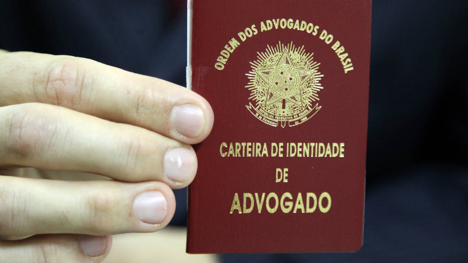 Lei livra advogados de pagarem custas no início de processos sobre remuneração
