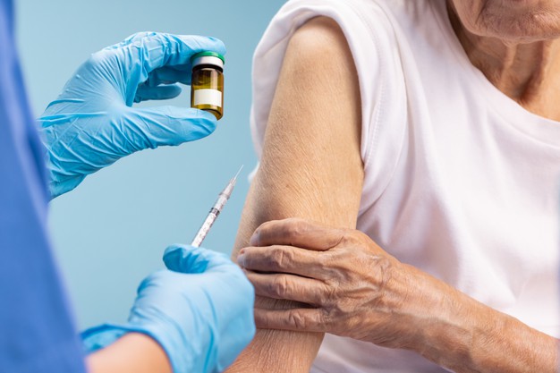 Médicos alertam para riscos da gripe em pessoas com mais de 60 anos