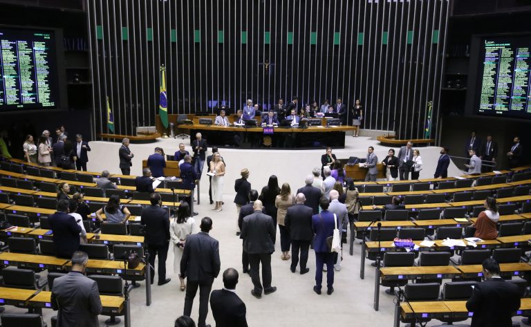 Câmara inicia análise de projeto sobre aumento no número de deputados